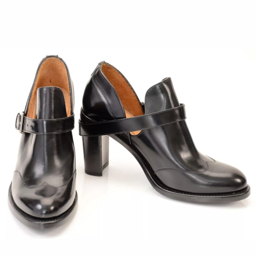 ANGELA SCOTT Leather MISMATCH L10.5, R10 BOOTIE